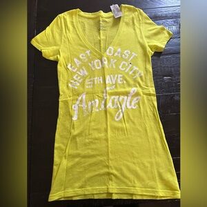 New With Tags American Eagle Lightweight Women's V-Neck Medium T-Shirt
